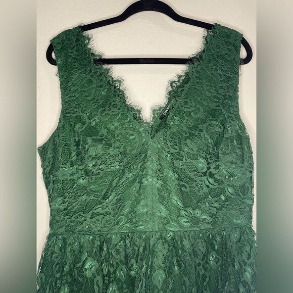 Gianni Bini Green Lace Dinner Dress - Picture 2 of 6